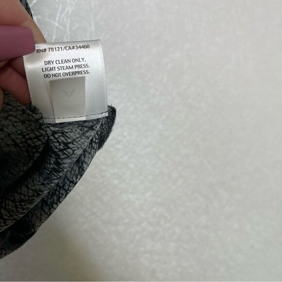 Eileen Fisher Lace Print Silk Charmeuse Top XS - Picture 4 of 7